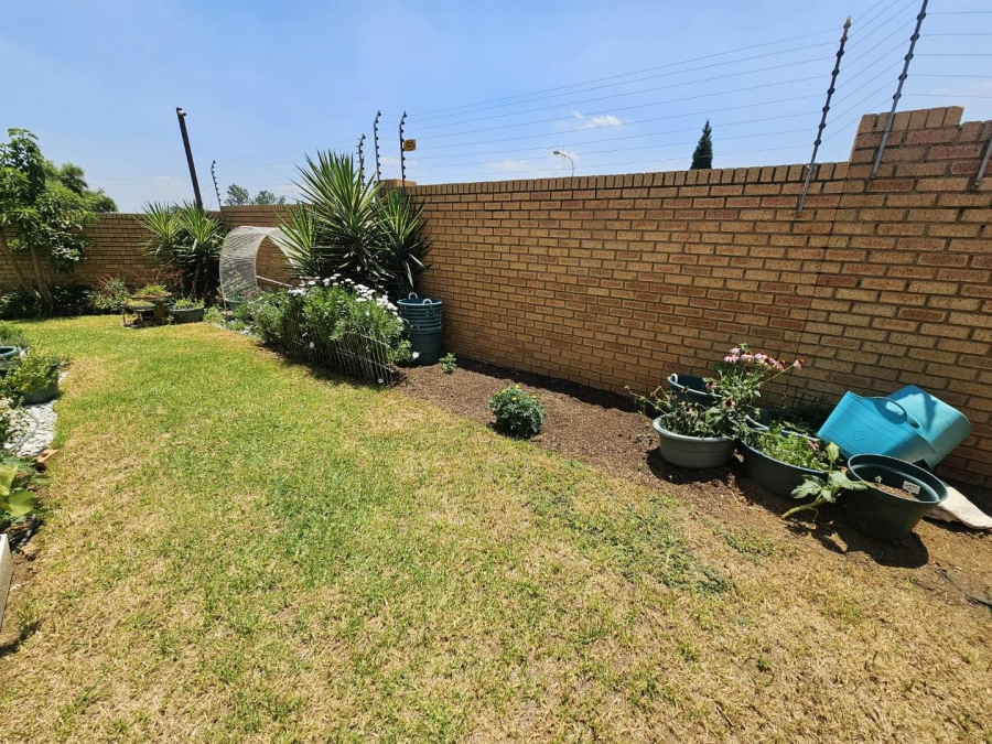 2 Bedroom Property for Sale in The Reeds Gauteng