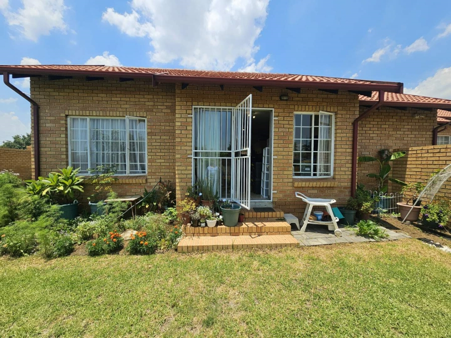 2 Bedroom Property for Sale in The Reeds Gauteng