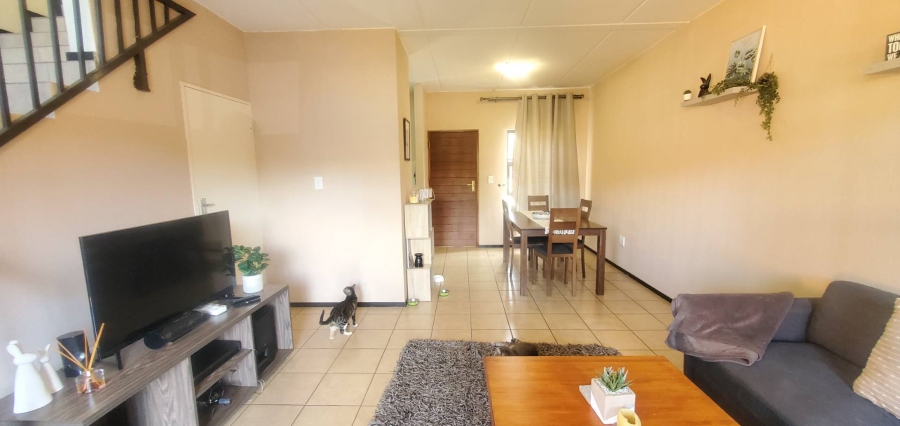 To Let 2 Bedroom Property for Rent in Helderkruin Gauteng