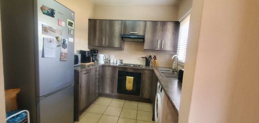 To Let 2 Bedroom Property for Rent in Helderkruin Gauteng