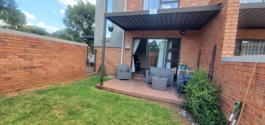 To Let 2 Bedroom Property for Rent in Helderkruin Gauteng