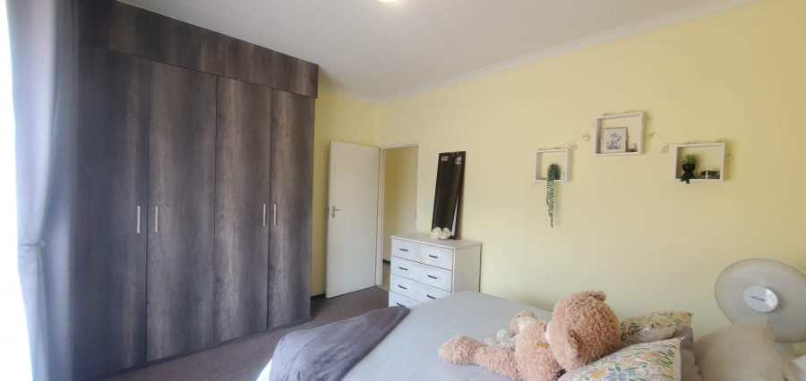 To Let 2 Bedroom Property for Rent in Helderkruin Gauteng