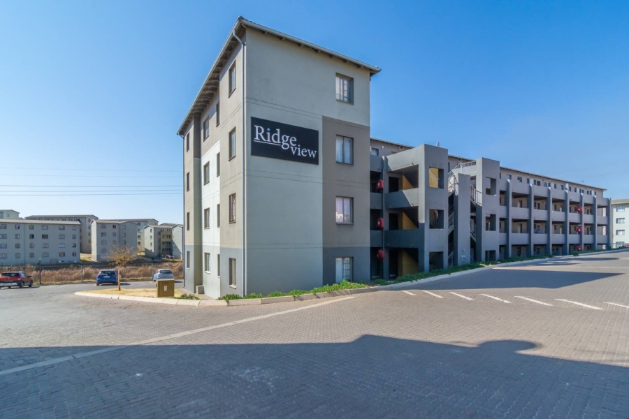 To Let 2 Bedroom Property for Rent in Fleurhof Gauteng