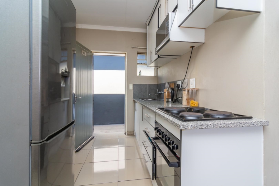 To Let 2 Bedroom Property for Rent in Fleurhof Gauteng