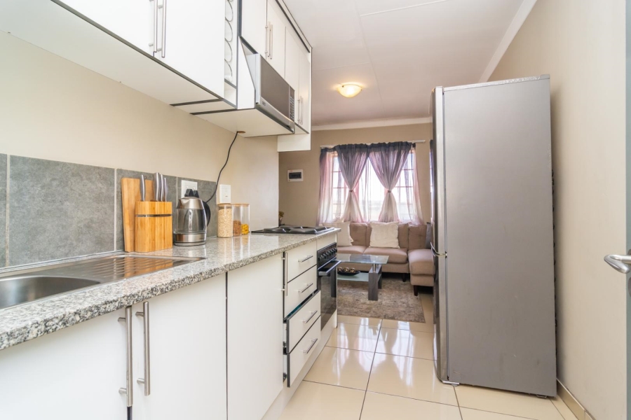 To Let 2 Bedroom Property for Rent in Fleurhof Gauteng