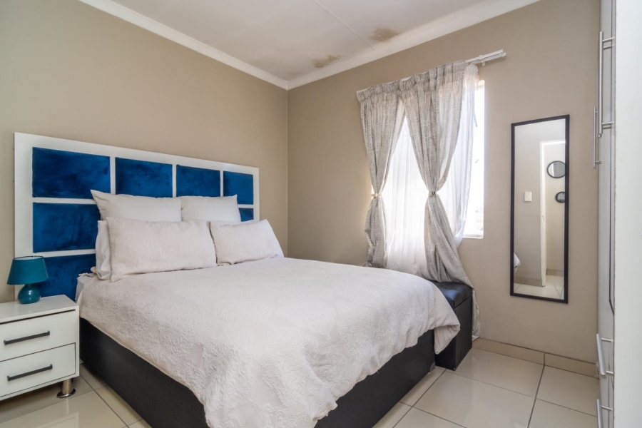 To Let 2 Bedroom Property for Rent in Fleurhof Gauteng