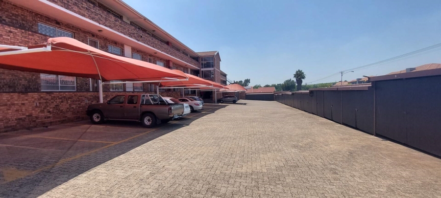 2 Bedroom Property for Sale in Gosforth Park Gauteng