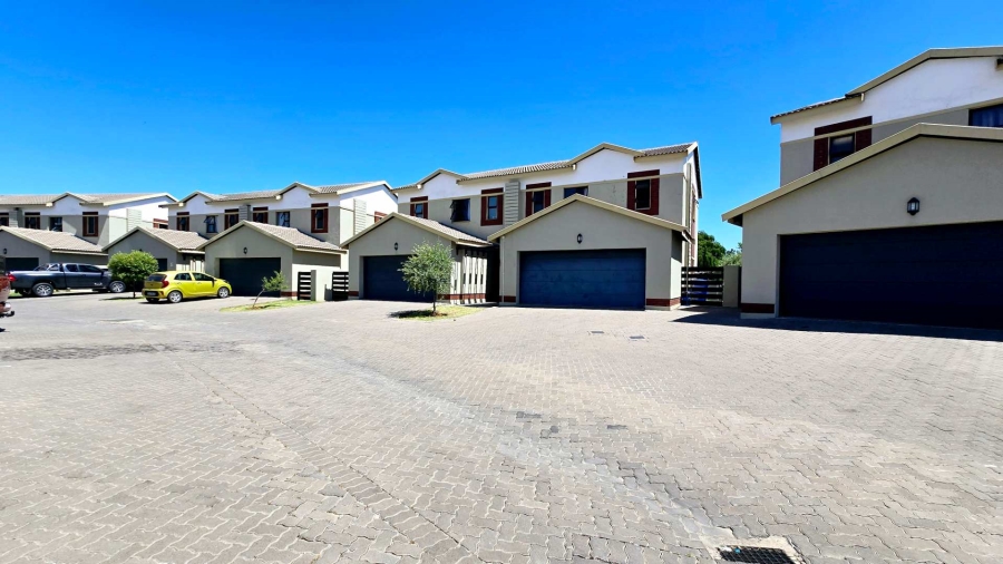 3 Bedroom Property for Sale in Equestria Gauteng