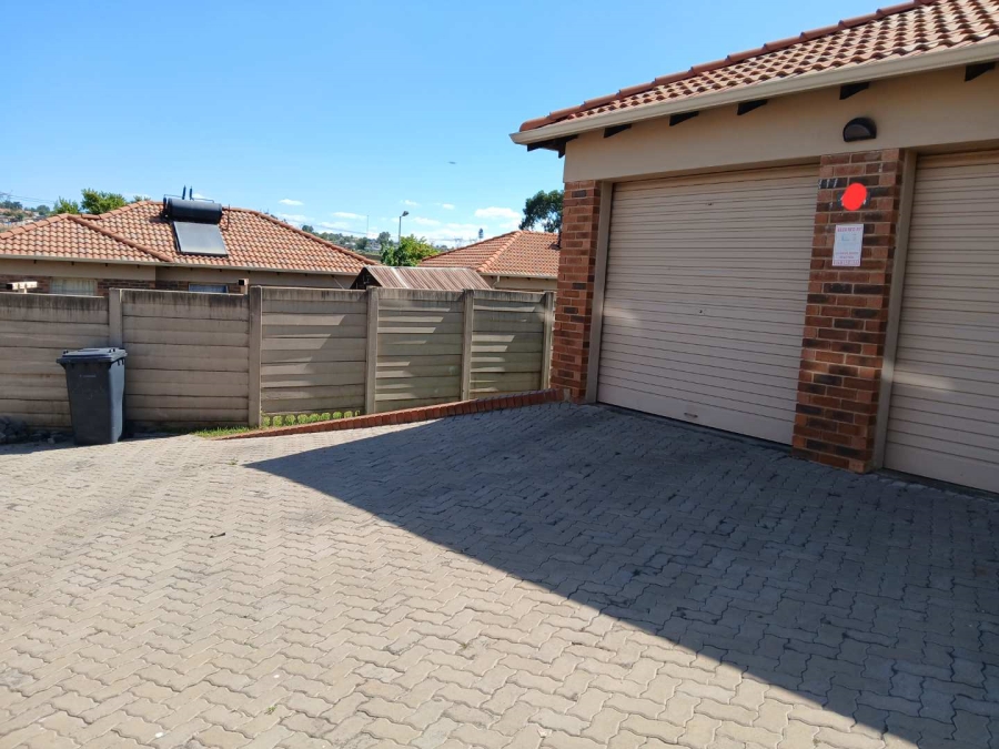 3 Bedroom Property for Sale in Olievenhoutbosch A H Gauteng