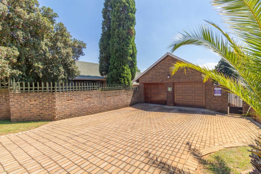 4 Bedroom Property for Sale in Wilro Park Gauteng