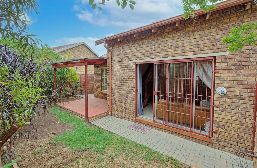 3 Bedroom Property for Sale in Wilgeheuwel Gauteng