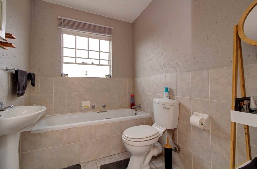 3 Bedroom Property for Sale in Wilgeheuwel Gauteng