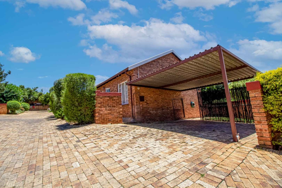 2 Bedroom Property for Sale in Honeydew Ridge Gauteng