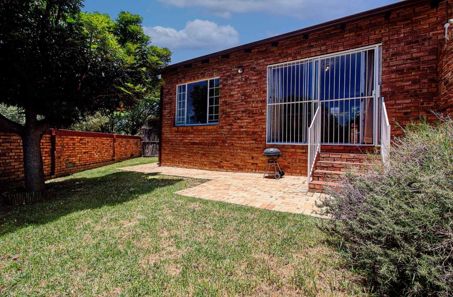 2 Bedroom Property for Sale in Honeydew Ridge Gauteng