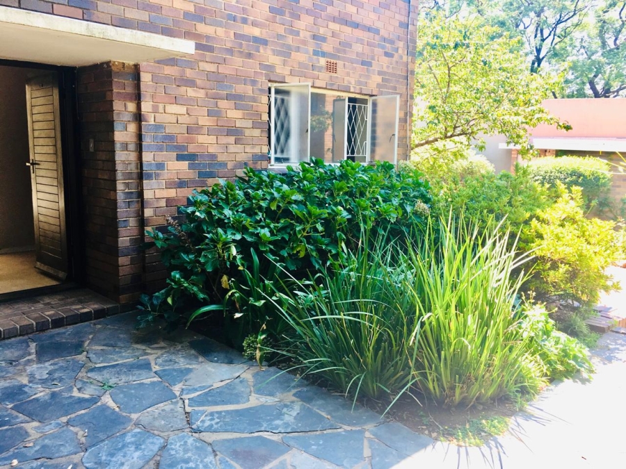 To Let 2 Bedroom Property for Rent in Sandown Gauteng