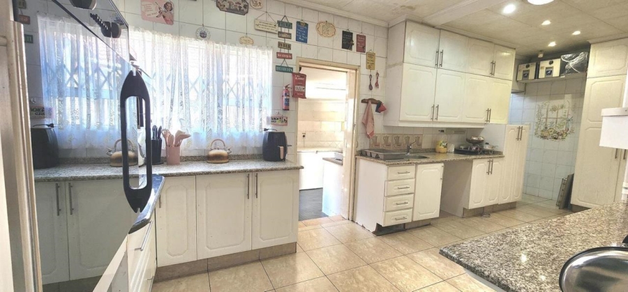 4 Bedroom Property for Sale in Suideroord Gauteng