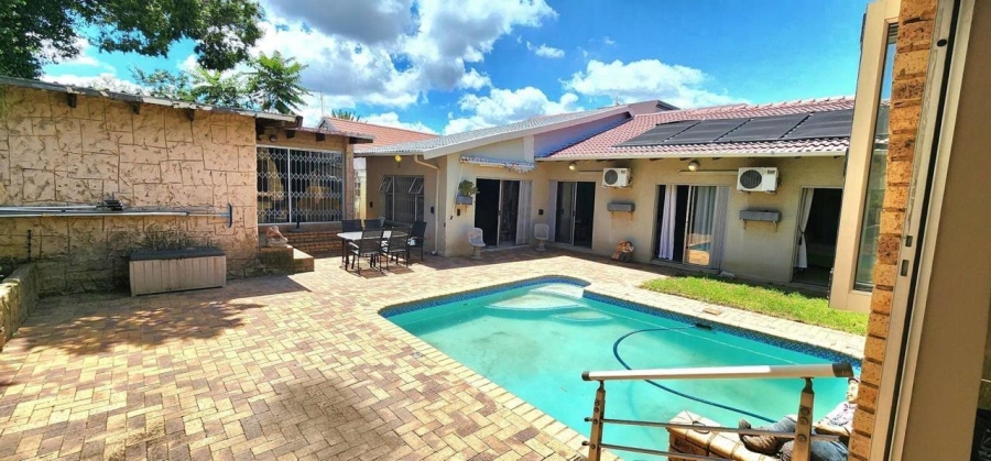 4 Bedroom Property for Sale in Suideroord Gauteng