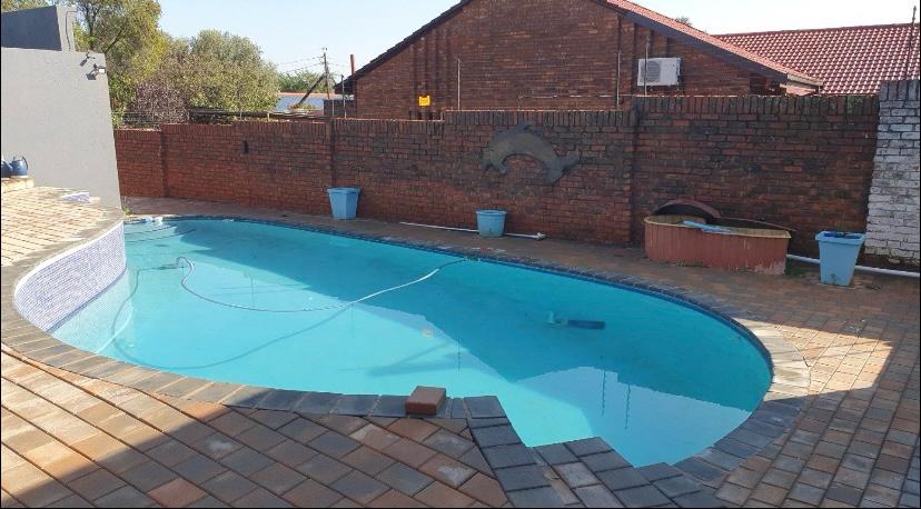 7 Bedroom Property for Sale in Garsfontein Gauteng