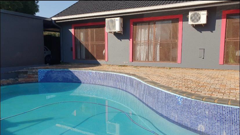 7 Bedroom Property for Sale in Garsfontein Gauteng