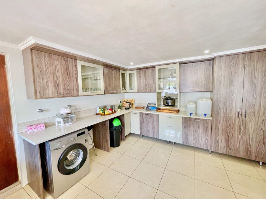 To Let 5 Bedroom Property for Rent in Woodhill Estate Gauteng