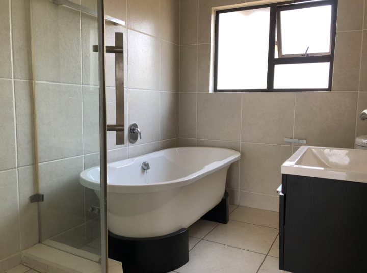 2 Bedroom Property for Sale in Noordwyk Gauteng