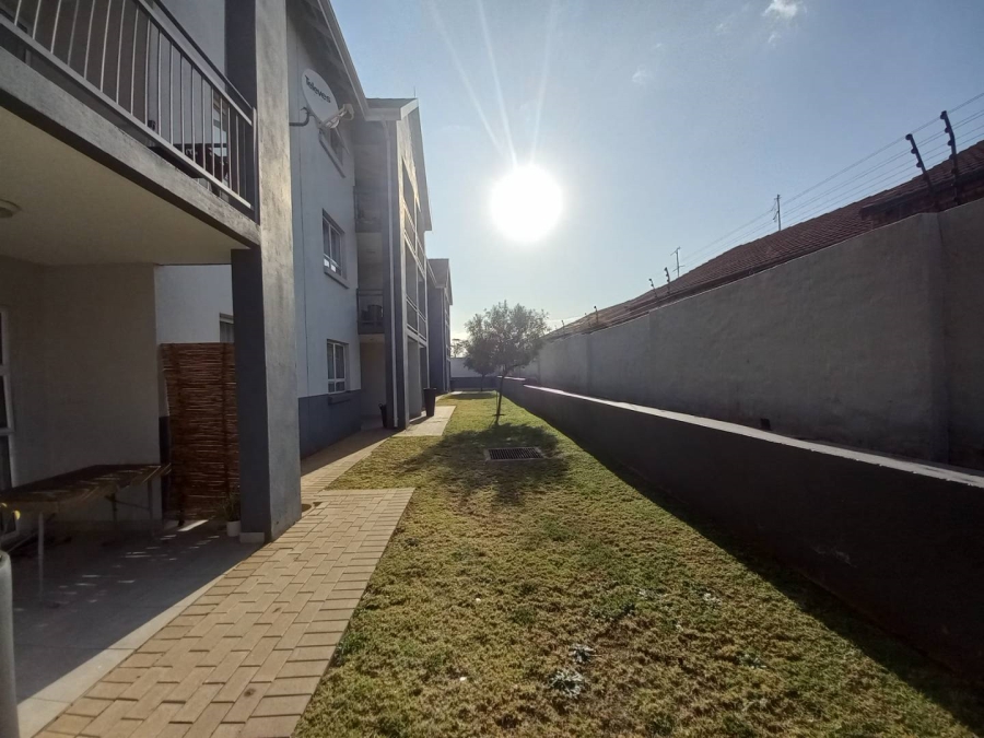 2 Bedroom Property for Sale in Die Hoewes Gauteng