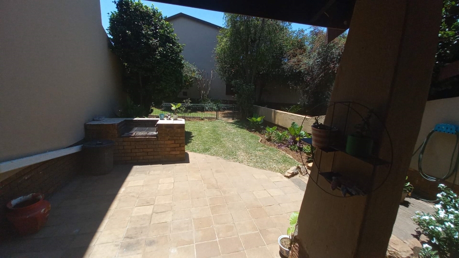 3 Bedroom Property for Sale in Farrarmere Gauteng