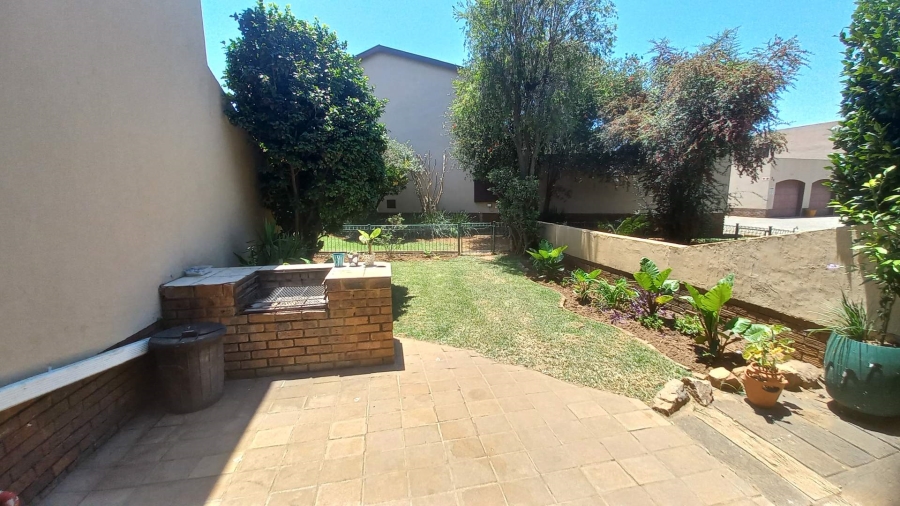 3 Bedroom Property for Sale in Farrarmere Gauteng