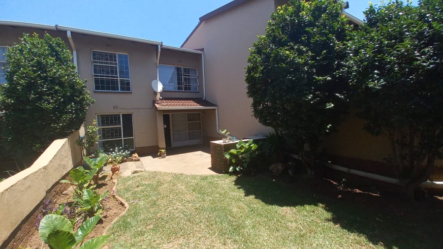 3 Bedroom Property for Sale in Farrarmere Gauteng