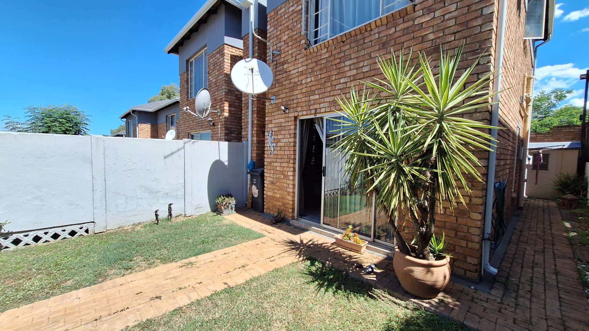 To Let 2 Bedroom Property for Rent in Bellairspark Gauteng