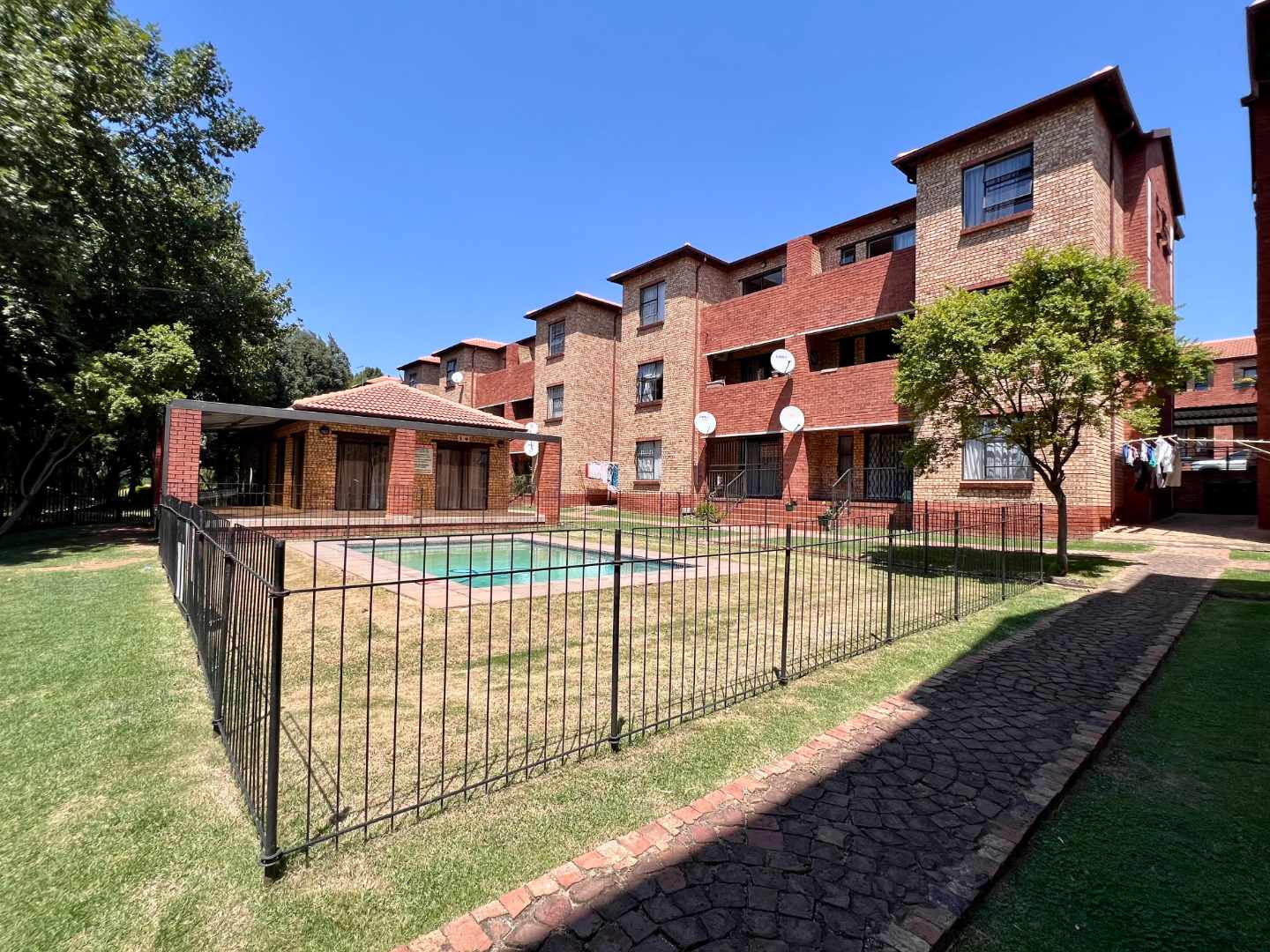 To Let 2 Bedroom Property for Rent in Weltevreden Park Gauteng