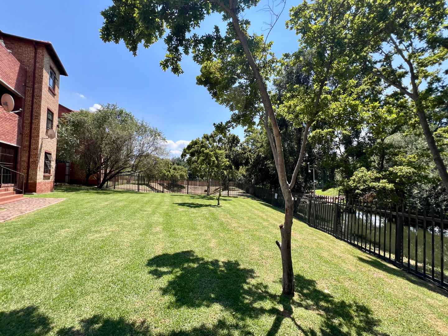 To Let 2 Bedroom Property for Rent in Weltevreden Park Gauteng