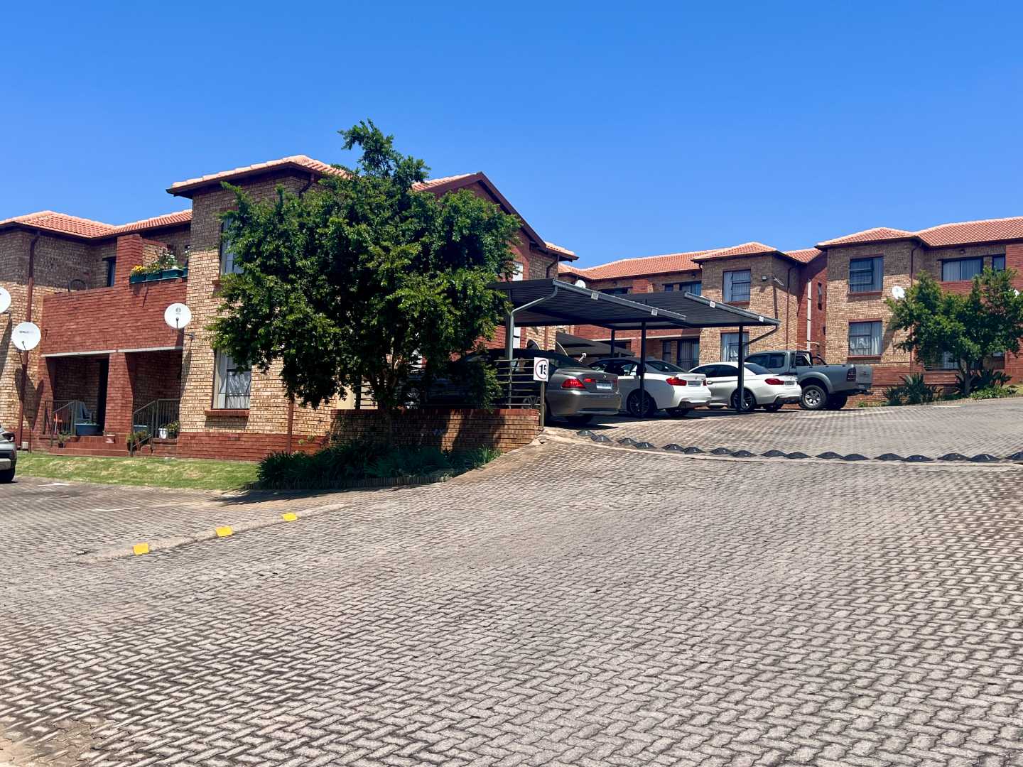 To Let 2 Bedroom Property for Rent in Weltevreden Park Gauteng