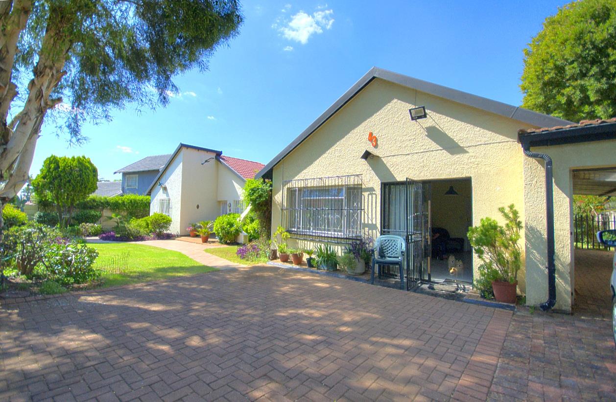 3 Bedroom Property for Sale in Brackendowns Gauteng