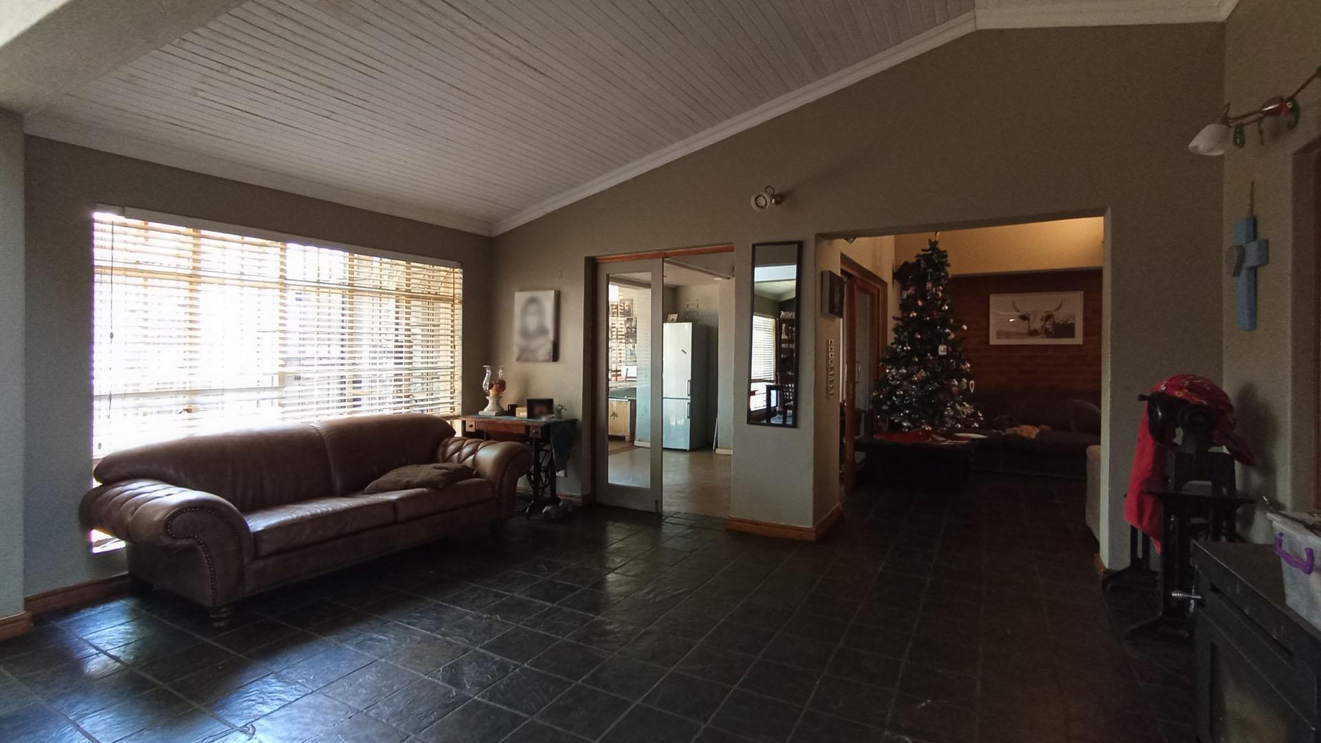 4 Bedroom Property for Sale in Eldoraigne Gauteng