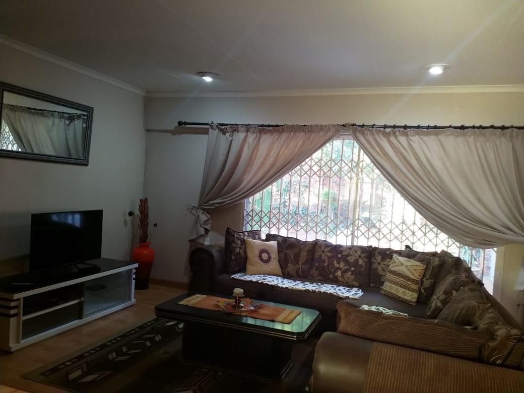 To Let 3 Bedroom Property for Rent in Gallo Manor Gauteng