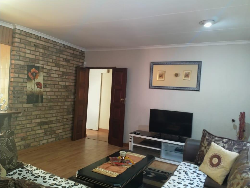 To Let 3 Bedroom Property for Rent in Gallo Manor Gauteng