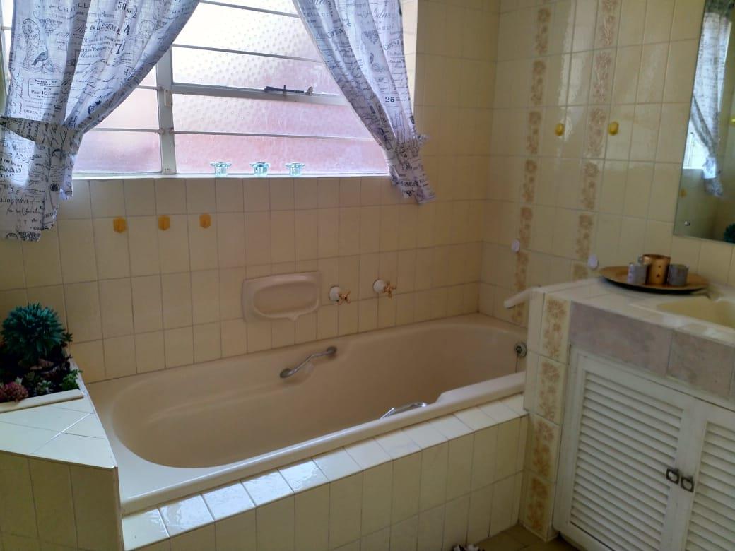 To Let 3 Bedroom Property for Rent in Gallo Manor Gauteng