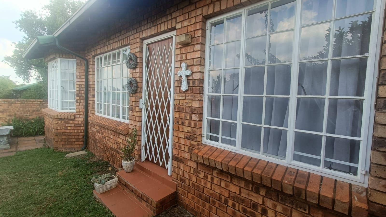 2 Bedroom Property for Sale in Hennopspark Gauteng