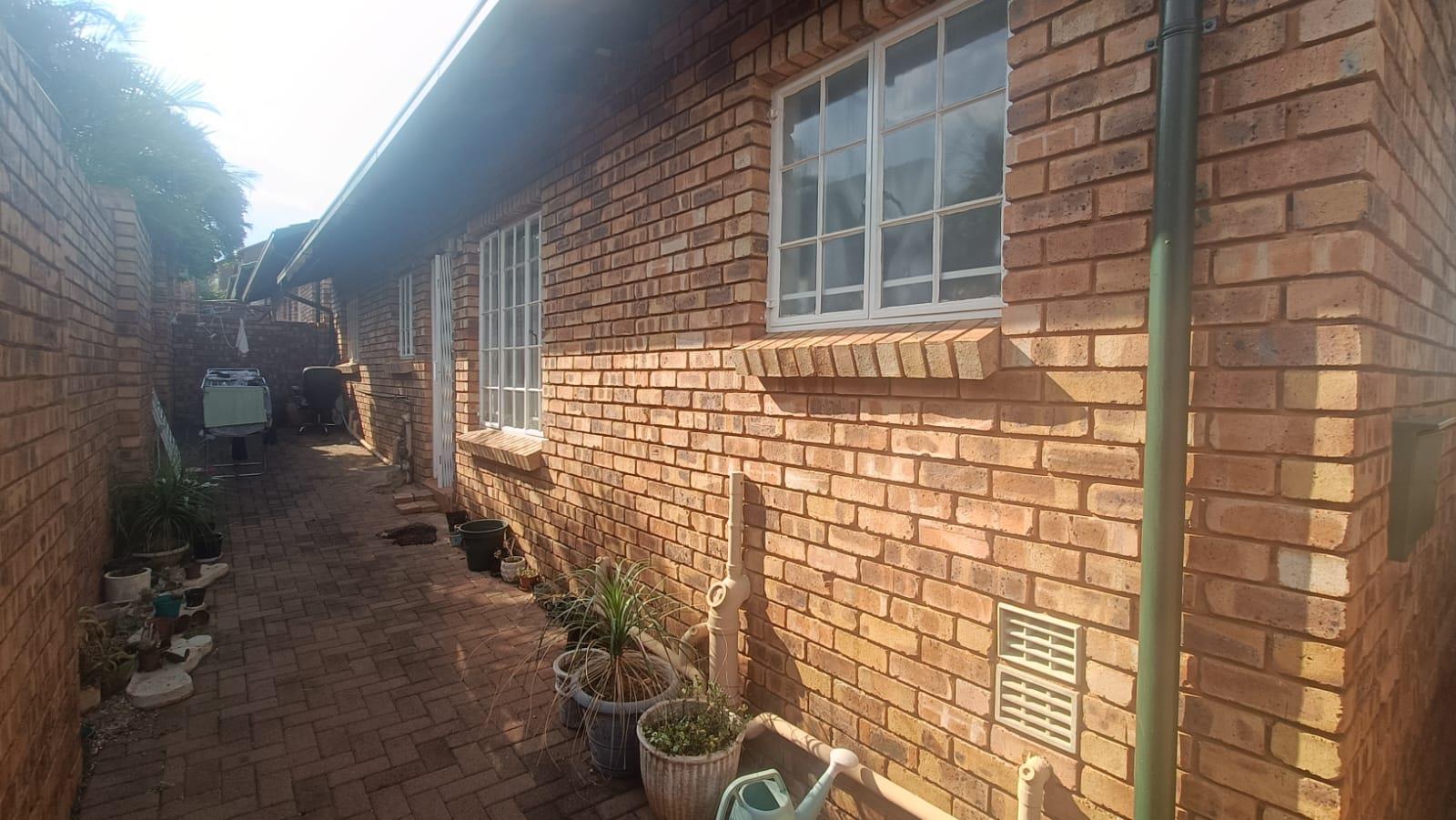 2 Bedroom Property for Sale in Hennopspark Gauteng