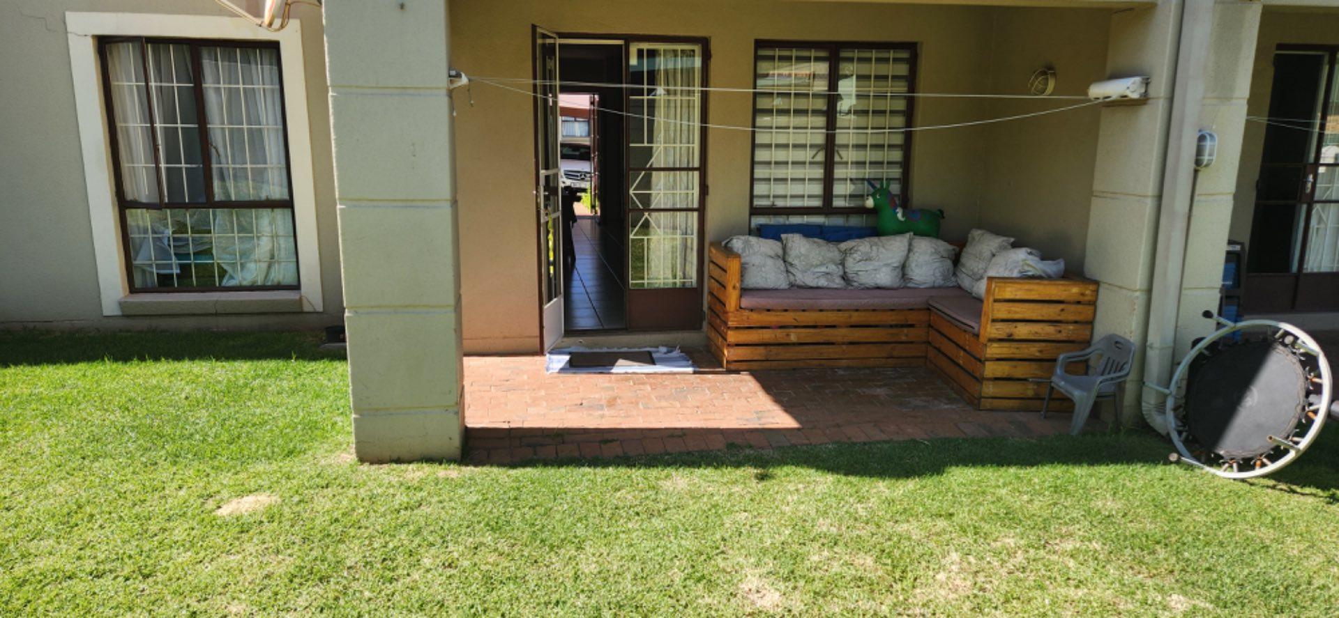 2 Bedroom Property for Sale in Oakdene Gauteng