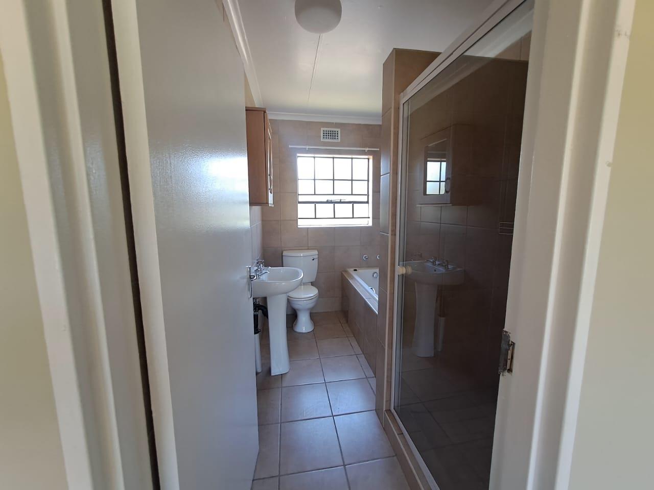 To Let 3 Bedroom Property for Rent in Thatch Hill Estate Gauteng