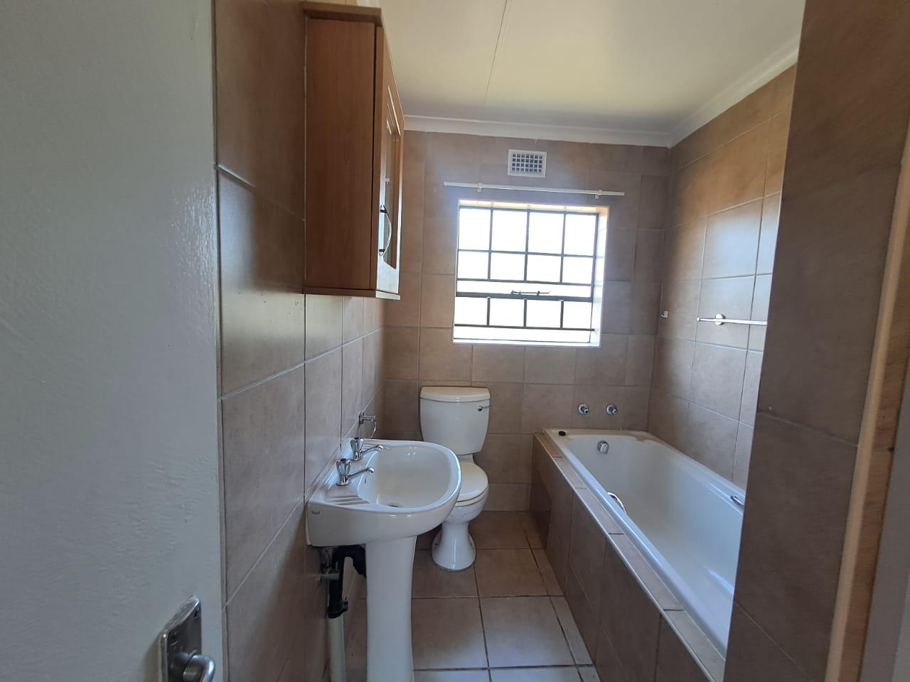 To Let 3 Bedroom Property for Rent in Thatch Hill Estate Gauteng