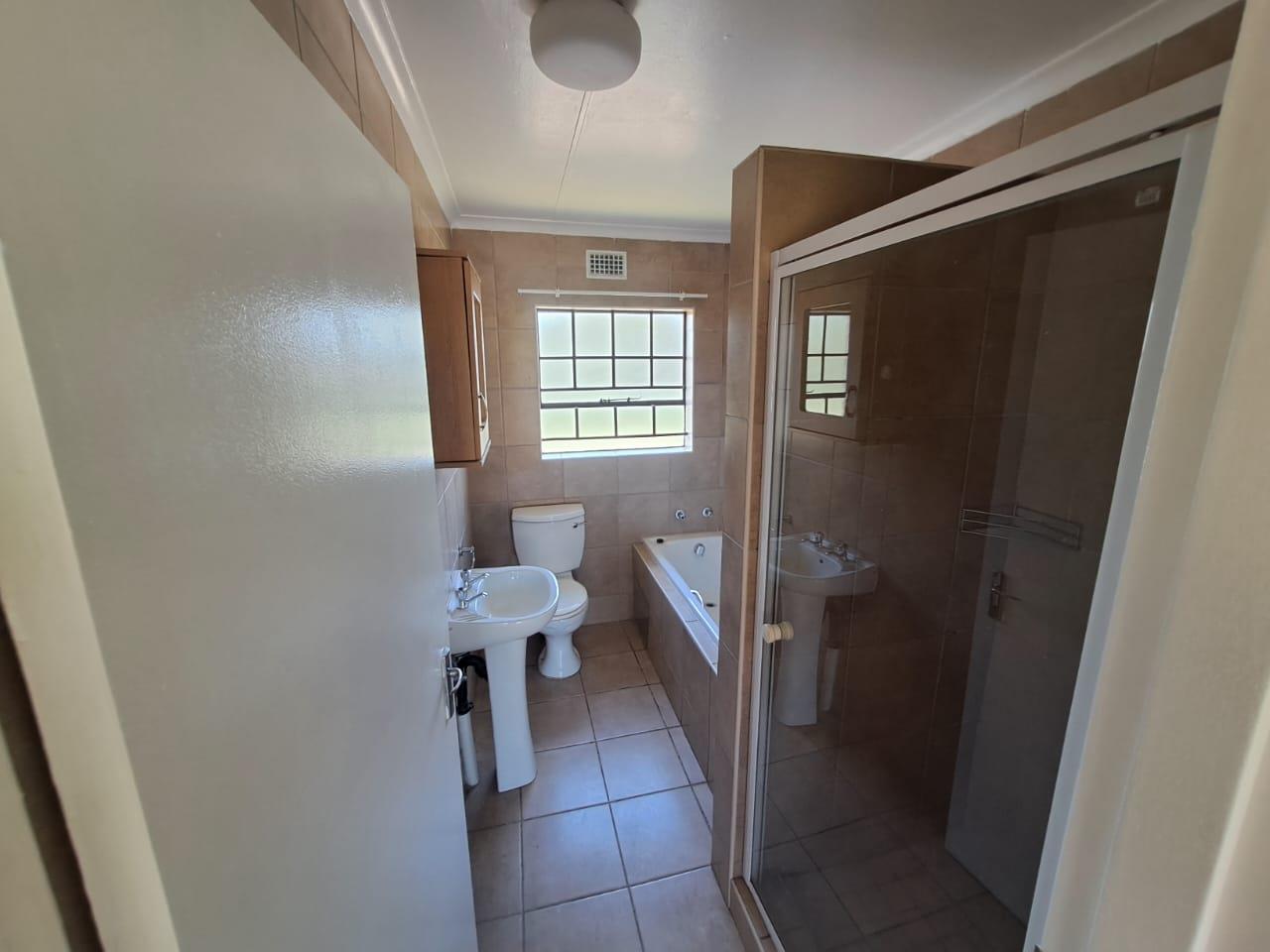 To Let 3 Bedroom Property for Rent in Thatch Hill Estate Gauteng