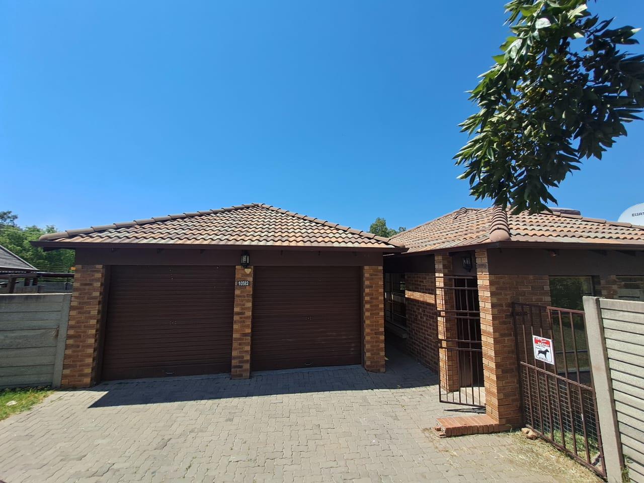 To Let 3 Bedroom Property for Rent in Thatch Hill Estate Gauteng