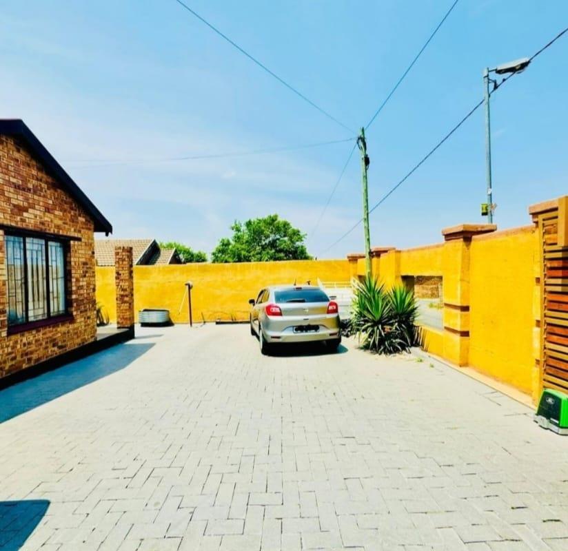 10 Bedroom Property for Sale in Kaalfontein Gauteng