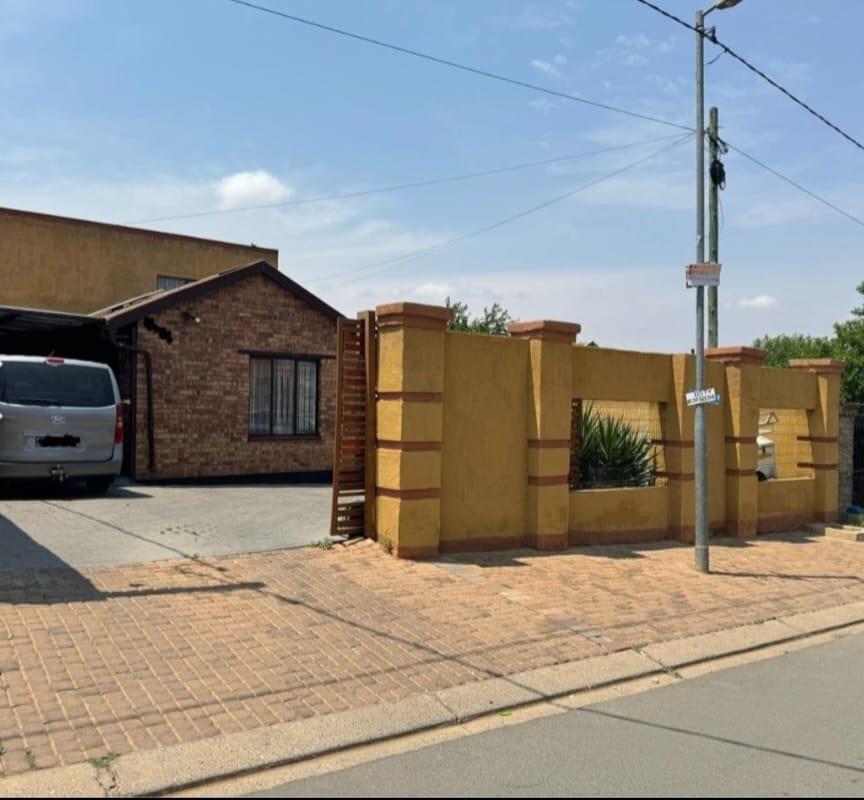 10 Bedroom Property for Sale in Kaalfontein Gauteng