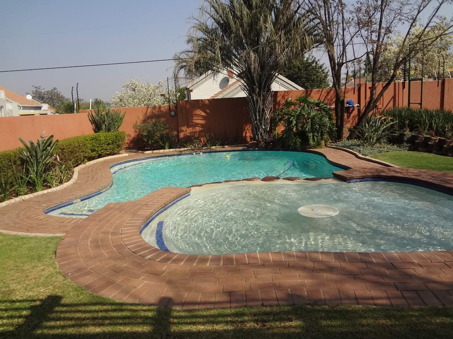 To Let 2 Bedroom Property for Rent in Sunninghill Gauteng