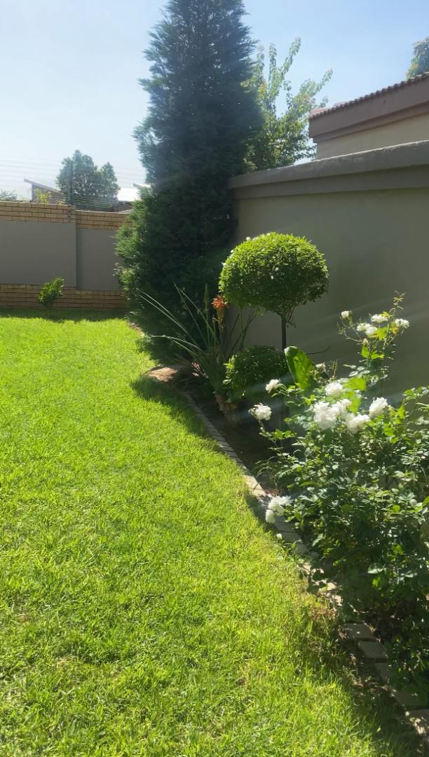 4 Bedroom Property for Sale in Crescent Wood Country Estate Gauteng