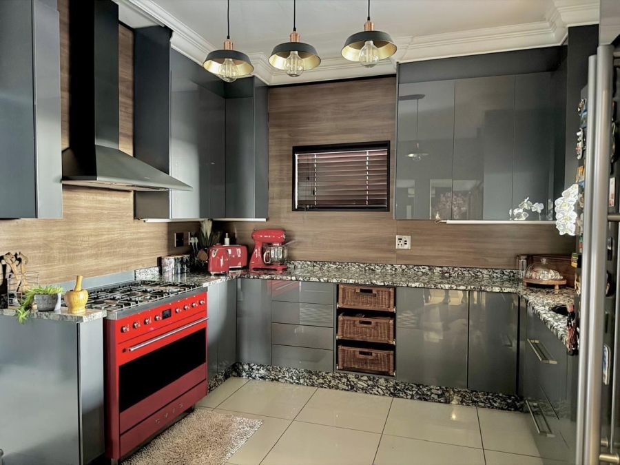 4 Bedroom Property for Sale in Crescent Wood Country Estate Gauteng